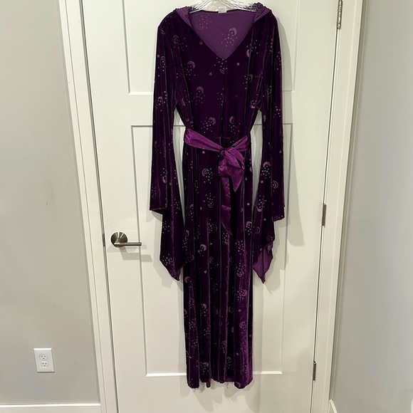 Halloween “Spirit” Adult Velvet Celestial Robe (Purple) Size: Plus - Picture 1 of 6